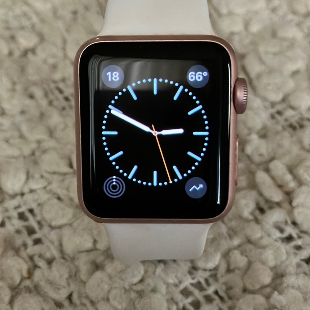 Apple Watch 38 MM Rose Gold 7000 Series